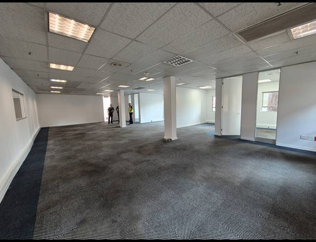 4,286M² WAREHOUSE TO LET IN LONGMEADOW